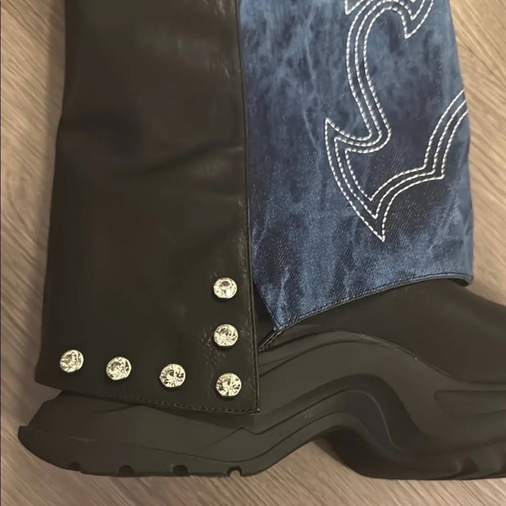 CAPE ROBBIN denim fold-over platform boots with rhinestone and Western-style❣️